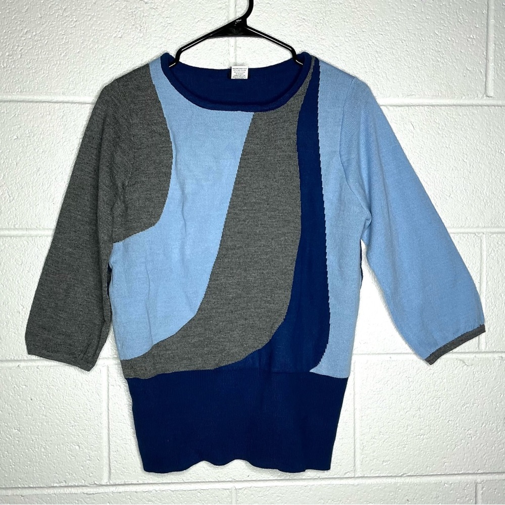 < Vintage Salon Studio Blue Colorblock Sweater >
